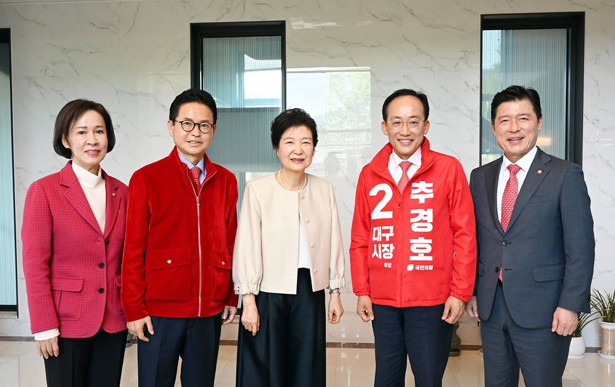 박근혜 전 대통령, 이철우·추경호 예방에 “한 사람 한 사람 잘 설득해 힘 모아... 당선돼 오시라” 