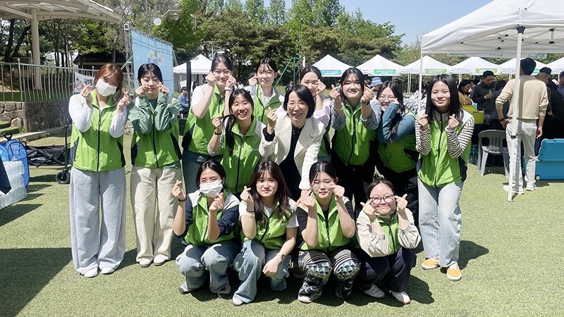 광주여자대학교(총장 이선재) 간호학과는 봉사동아리 로타렉트가 광산구 장애인복지관이 주관한 ‘제46회 장애인의 날’ 행사에 참여해 봉사활동을 실시했다. / 광주여대