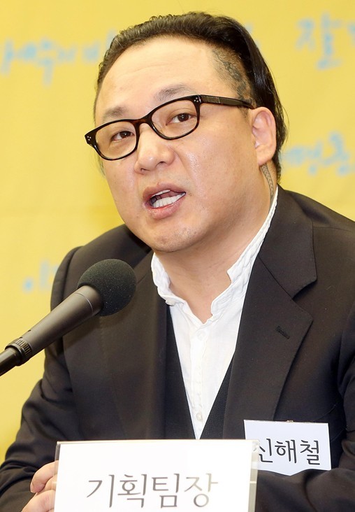 고인이 된 가수 신해철 / 뉴스1