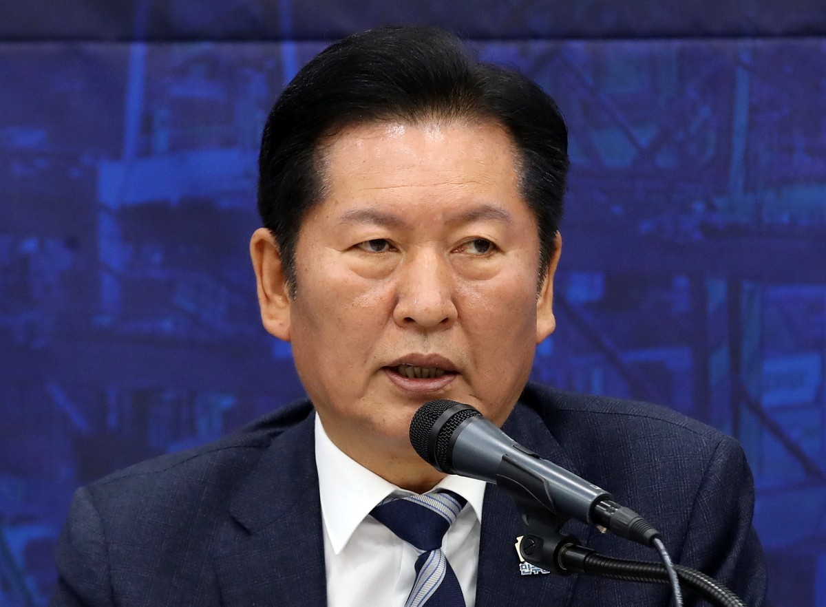 정청래 더불어민주당 대표가 지난 4일 오전 부산 동구 부산항국제전시컨벤션센터에서 열린 부산 현장 최고위원회의에서 발언하고 있다. / 뉴스1