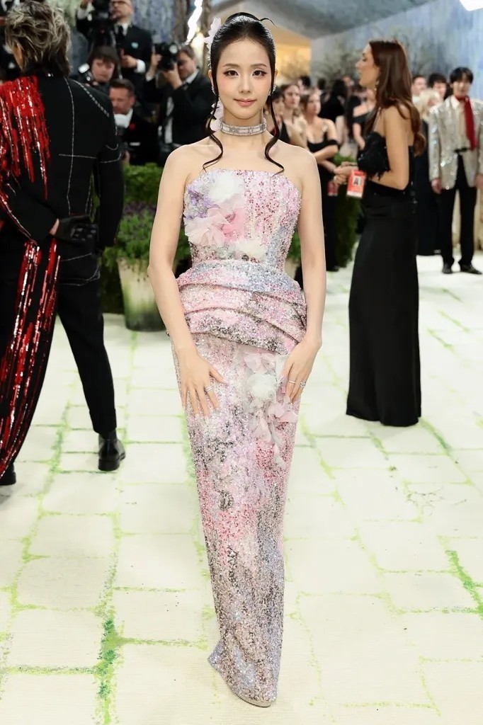 Jisoo's Stunning Look at Met Gala  / Getty Images for The Met Museum. Vogue