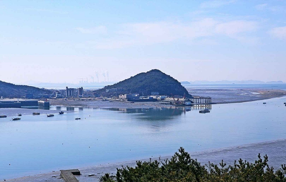 누에섬 등대전망대에서 바라본 탄도항 풍경   / ⓒ한국관광콘텐츠랩-안산시