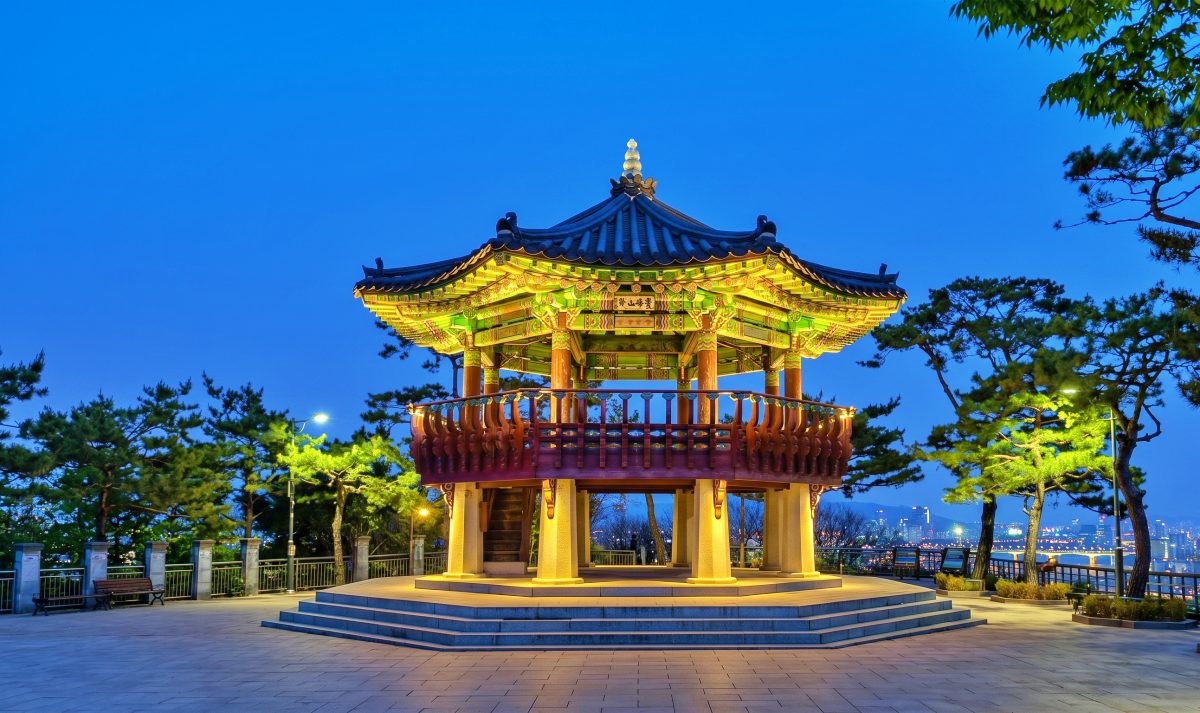 응봉산 팔각정. 기사 이해를 돕기 위해 AI로 제작한 자료 이미지로, 실제 모습과 다소 차이가 있을 수 있습니다.