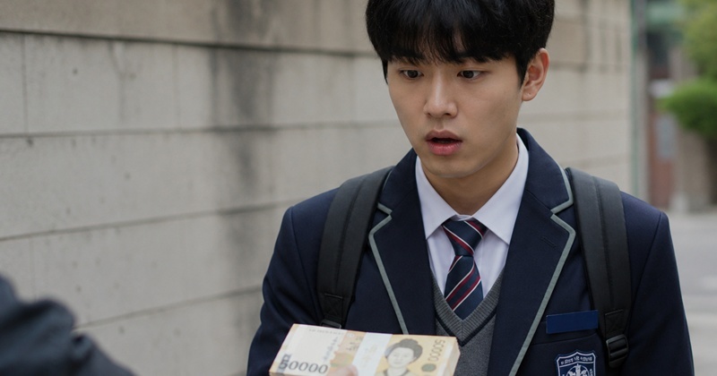 “모든 고3 학생에게 100만원 지급”...지원금 경쟁, 결국 학교까지 파고들었다 