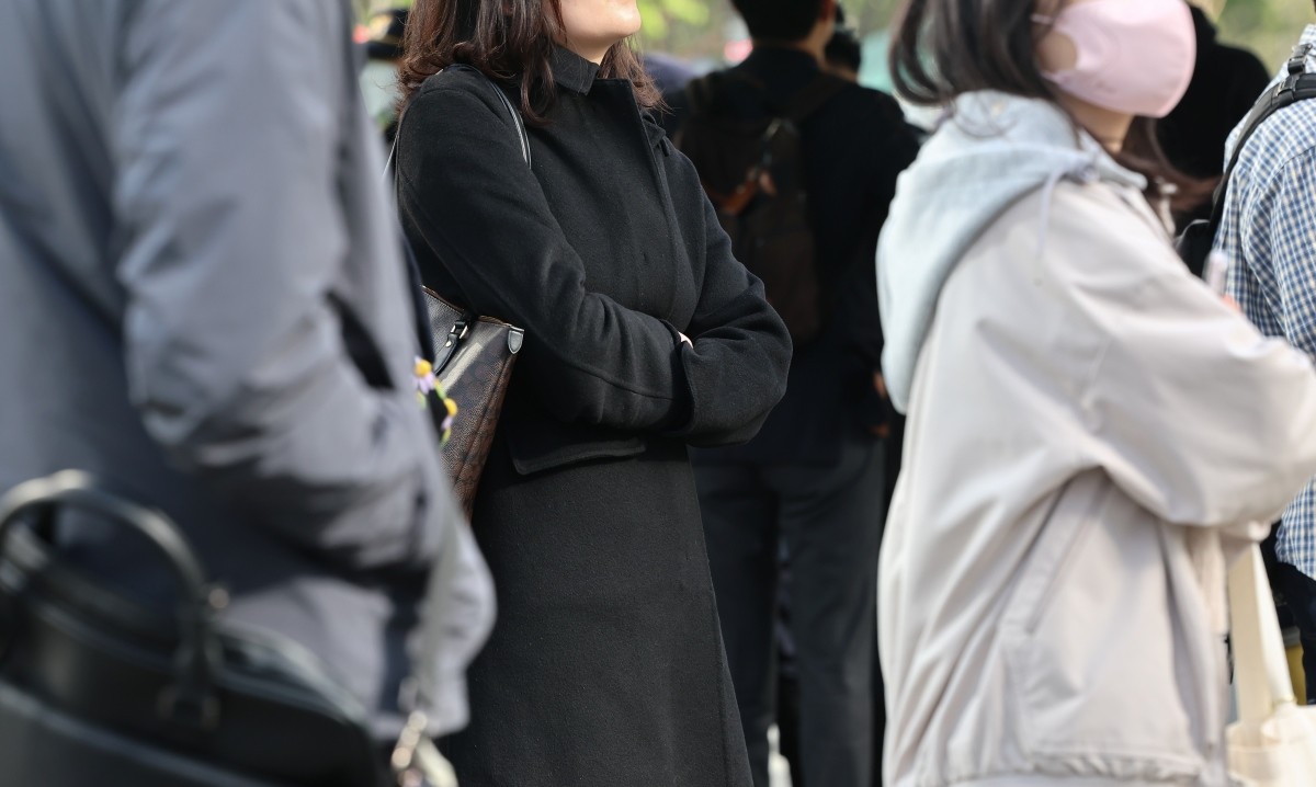 쌀쌀한 출근길. 기사의 이해를 돕기 위한 사진 / 뉴스1