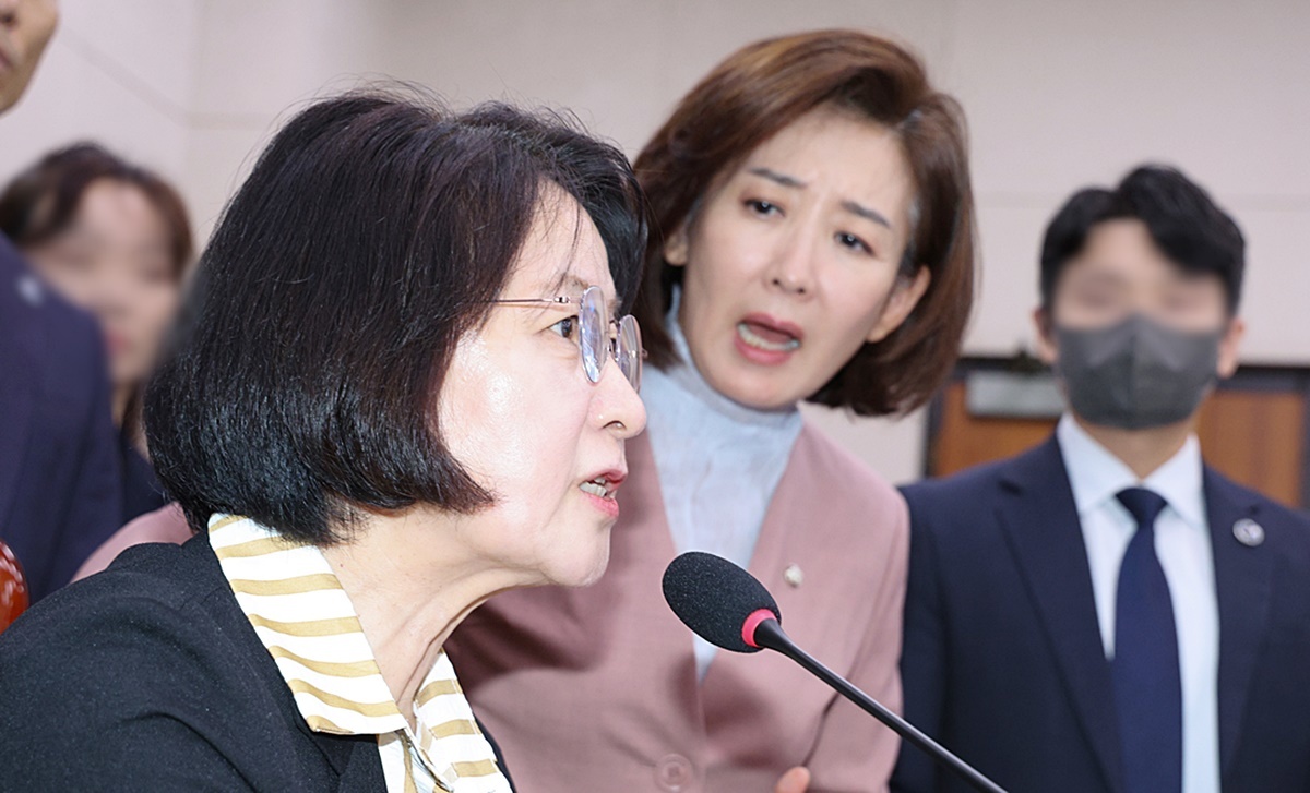 '추나 대전' 추미애 직권남용 혐의…이런 결론이 나왔다 