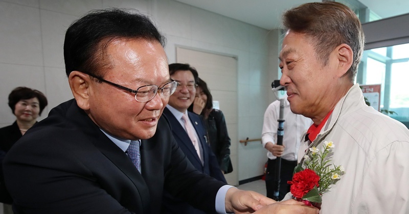'보수 텃밭' 대구 흔들리나...국힘 책임당원 300여 명, 탈당 후 김부겸 지지 선언