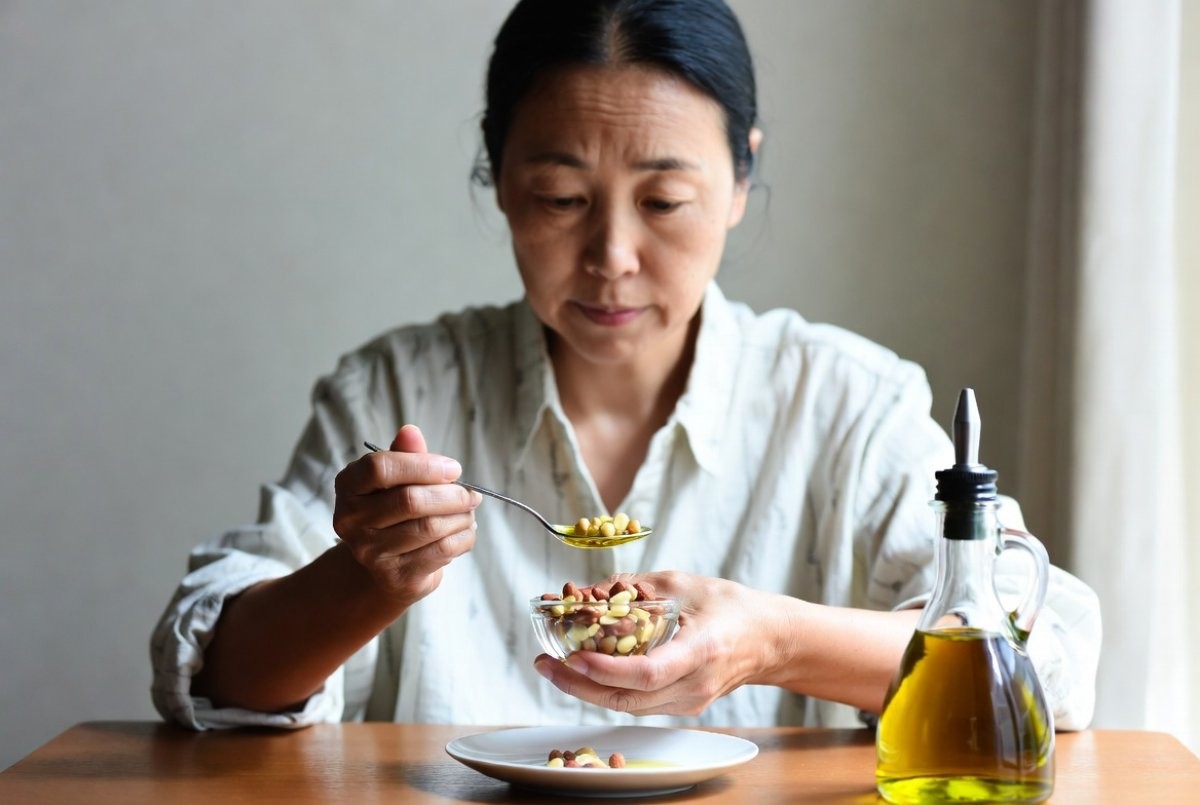 견과류와 엑스트라 버진 올리브유, 공복 지방의 역설. 기사 내용 토대로 AI툴 활용해 제작한 자료사진.