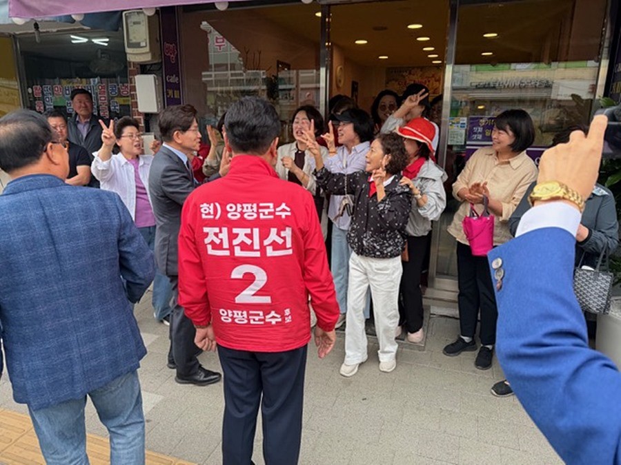 현장에 있던 지지자들은 김문수 전 대선후보가 도착하자 '김문수! 김문수! 김문수!'를 연호하며 뜨겁게 맞이했다 / 이상열 기자