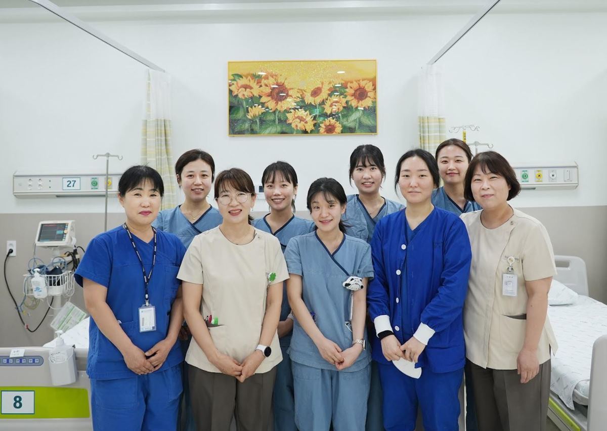 동남권원자력의학원 외래주사실 밝힌 ‘희망의 해바라기’