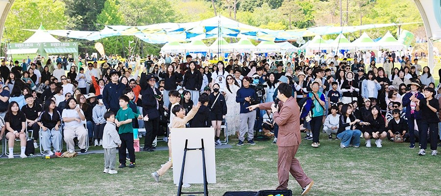 ‘보성 Tea-Concert(티-콘서트)’ 말자할매를 즐기는 관광객들 / 보성군