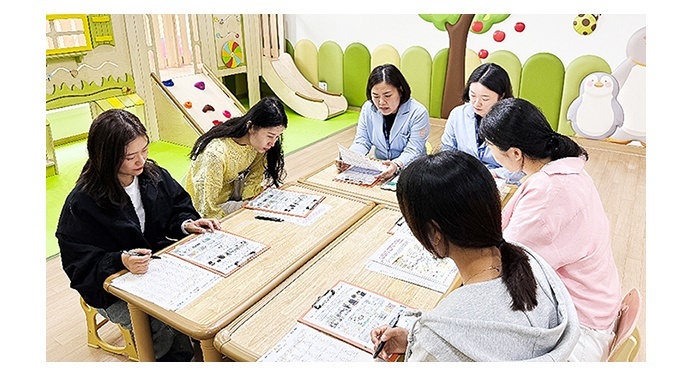 "우리 아이 입에 들어가는 밥, 진짜 깨끗할까?"… 깐깐한 엄마들 급식실 직접 털었다