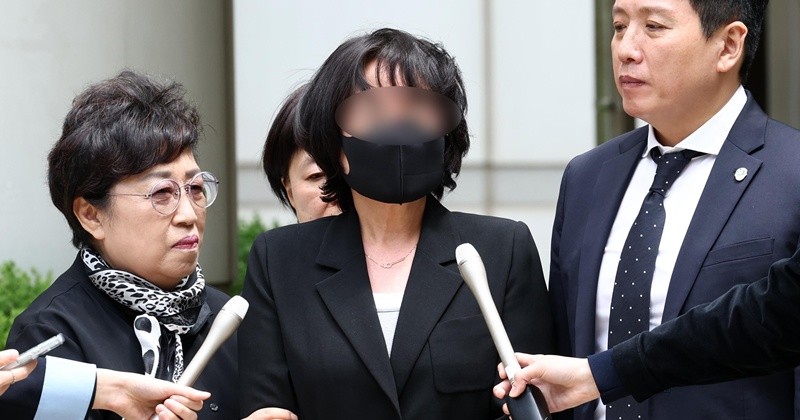 재판 종료 후 기자회견 중인 채 상병 어머니 / 뉴스1