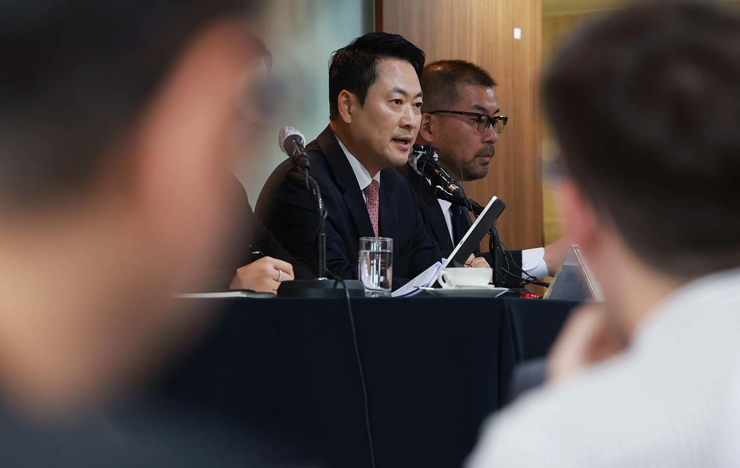 장동혁 국민의힘 대표가 8일 오후 서울 중구 프레스센터에서 열린 서울외신기자클럽 초청 간담회에 참석하고 있다. / 뉴스1
