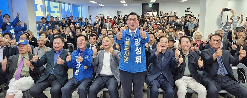 강상휘 후보는 지난 9일 목포시 선거사무소에서 지지자와 당원, 시민 등 2,000여명이 참석한 가운데 선거사무소 개소식을 열었다. /강성휘  후보 선거사무소