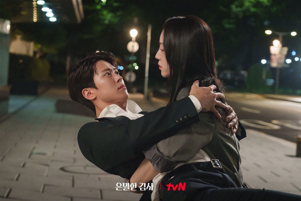 가파른 시청률 상승세를 기록하며 인기를 끌고 있는 드라마 '은밀한 감사' / tvN