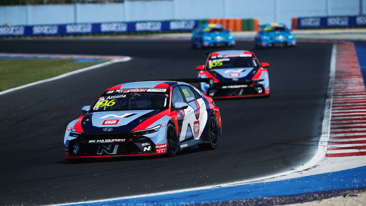 2026 TCR 월드투어 개막전 이탈리아 대회에서 엘란트라 N TCR이 주행하는 모습. / 현대자동차