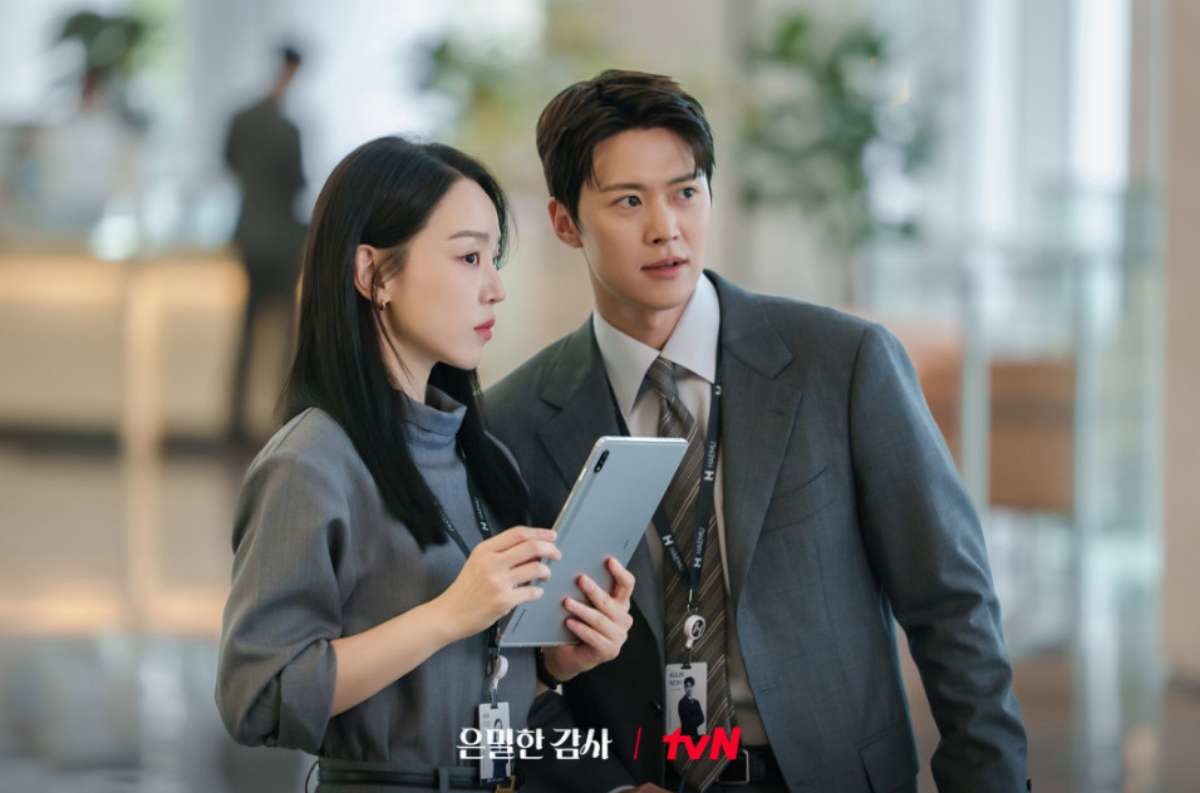 '은밀한 감사' 감사실장 주인아 역을 맡은 신혜선, 감사실 에이스 노기준 대리 역을 맡은 공명. / tvN 제공