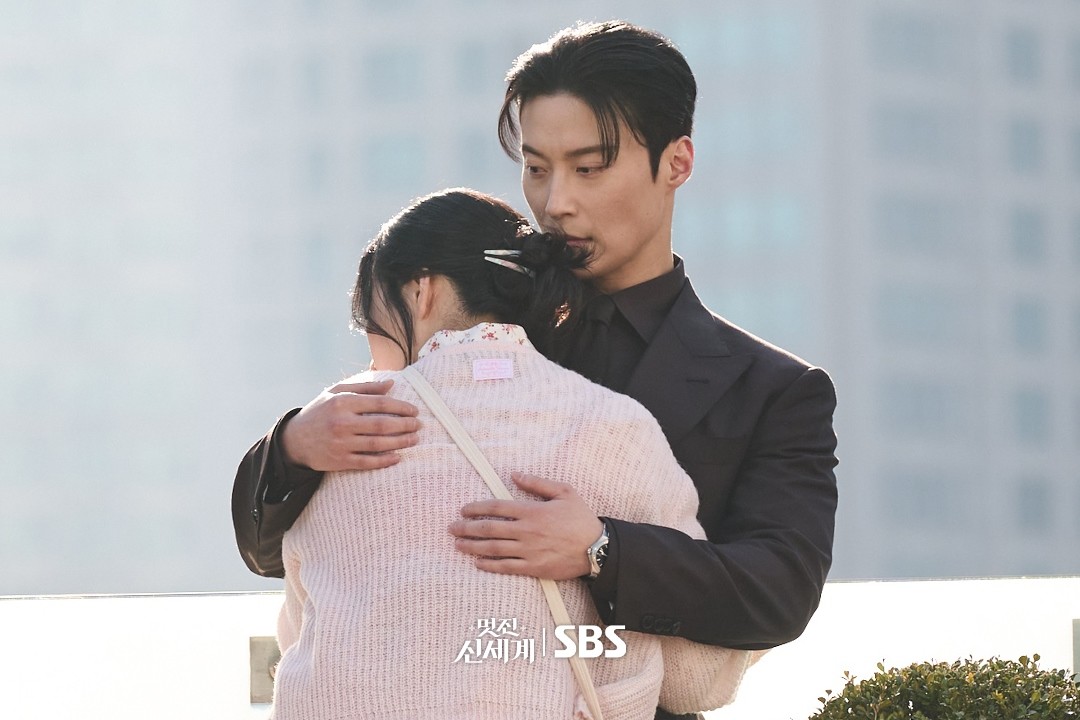 '멋진 신세계'에서 로맨스 연기를 선보이는 임지연과 허남준 / SBS