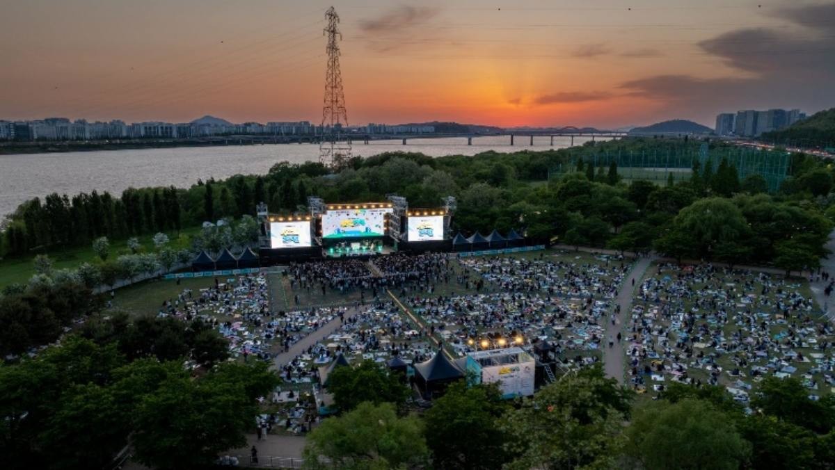 bhc가 지난 9일 서울 난지한강공원에서 복합 문화 축제 ‘별 하나 페스티벌’ 행사를 진행했다. / 다이닝브랜즈그룹