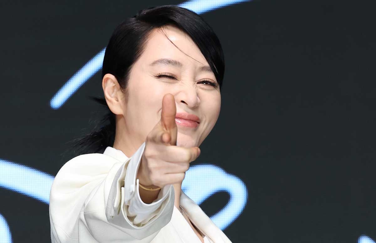 배우 김혜수가 서울 영등포구 콘래드호텔에서 열린 디즈니+(플러스) 새 오리지널 시리즈 '트리거’ 제작발표회에 참석해 연차 얘기에 환한 미소를 짓고 있다. / 뉴스1