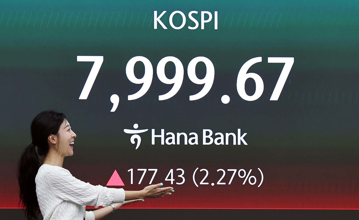  8000피 코앞에서 찬물 쫙....대통령실 정책실장 한마디에 와르르 무너진 코스피 