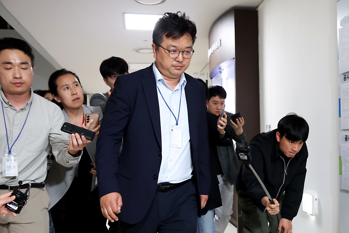 김형로 삼성전자 부사장이 13일 세종시 정부세종청사 중앙노동위원회 열린 사후조정회의가 결렬된 후 회의장을 떠나고 있다. / 뉴스1