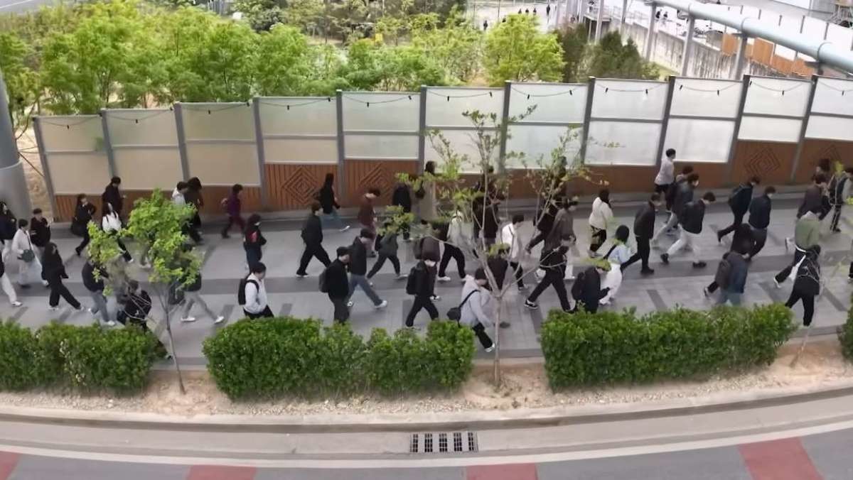 SK 하이닉스 이천캠퍼스 출근길 풍경. / KBS2 '다큐멘터리 3일'