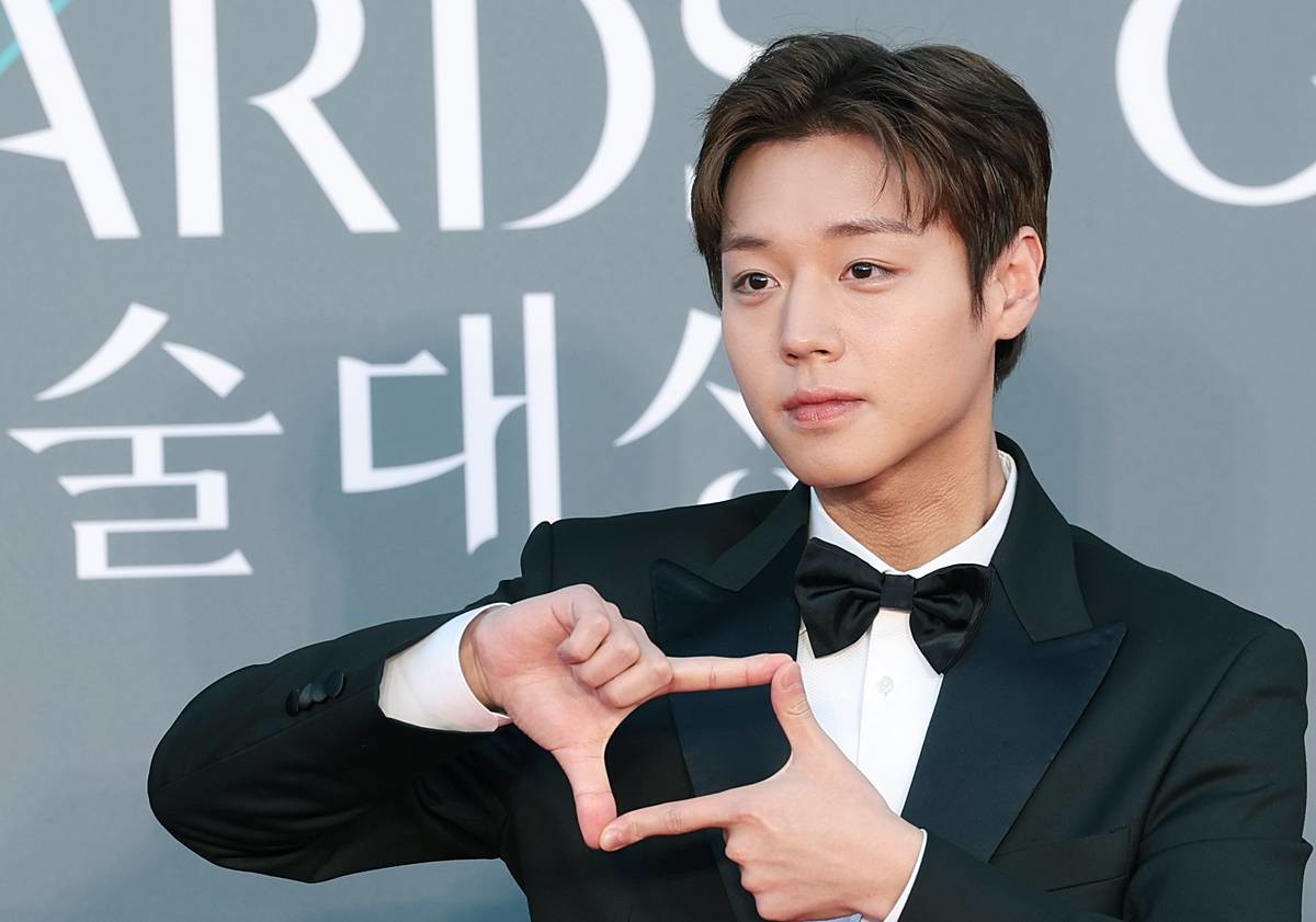 배우 박지훈이 지난 8일 서울 강남구 코엑스에서 열린 ‘제62회 백상예술대상’ 레드카펫 행사에 참석하고 있다 / 뉴스1