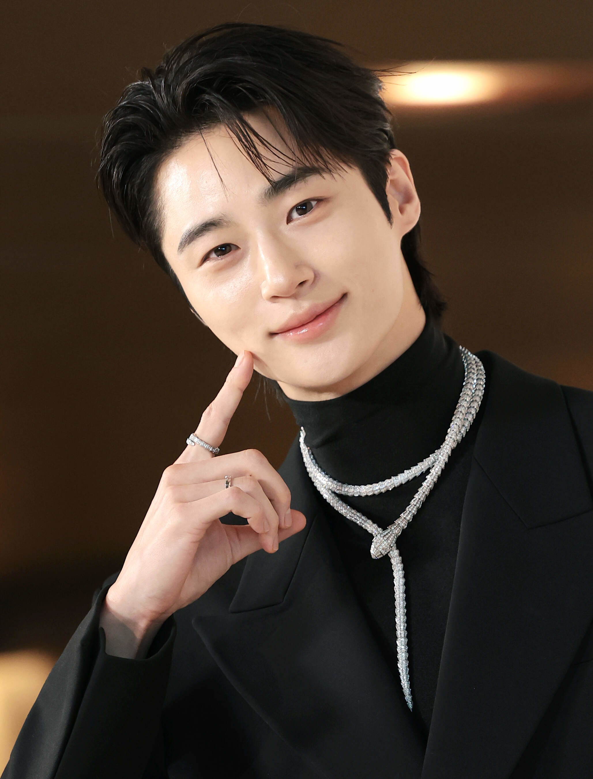 Byeon Woo-seok posing in a black outfit / News 1