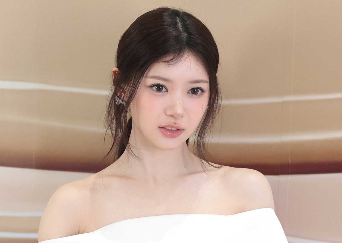 아일릿 모카, 맑은 눈의 공주님. 아일릿 모카가 지난 2월 26일 서울 강남구 신세계백화점 강남점 센트럴시티 오픈스테이지에서 열린 메이크업 브랜드 에스티 로더 팝업 행사에 참석해 포즈를 취하고 있다. / 뉴스1