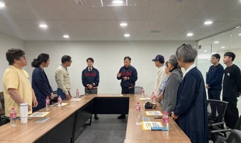 롯데 구단에 항의 방문한 노무현재단 / 노무현재단