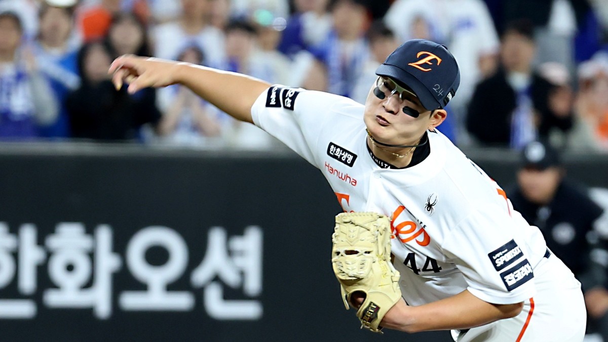 지난 14일 대전 한화생명볼파크에서 열린 2026 신한 SOL KBO리그 삼성 라이온즈와 한화 이글스의 경기 8회초 2사 만루상황, 한화 김서현이 구원 등판 투구하고 있다. / 뉴스1