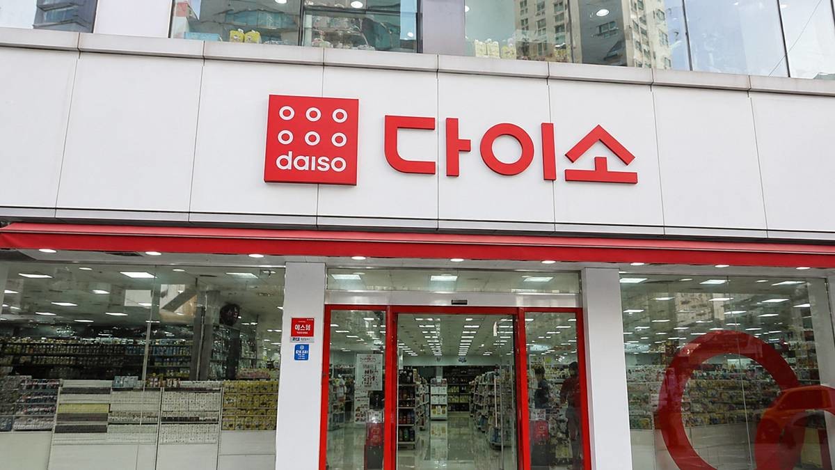 다이소 매장 모습을 바탕으로, 기사에 대한 이해를 돕기 위해 AI 툴로 제작한 자료 사진