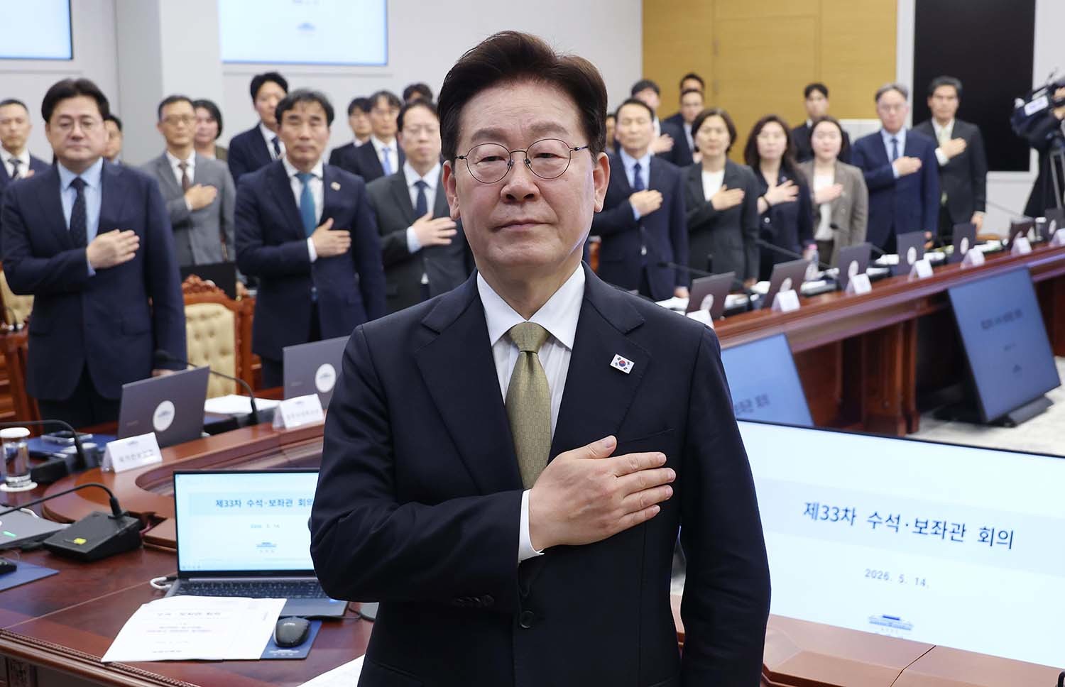 이 대통령이 “나라를 생각한다면 꼭 봐야 한다”라면서 소개한 기사