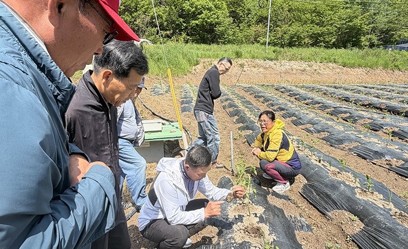전남 함평군이 영농 경험이 부족한 청년 신규 농업인과 귀농인의 안정적인 영농 정착을 지원하기 위해 맞춤형 현장 교육에 나섰다. / 함평군