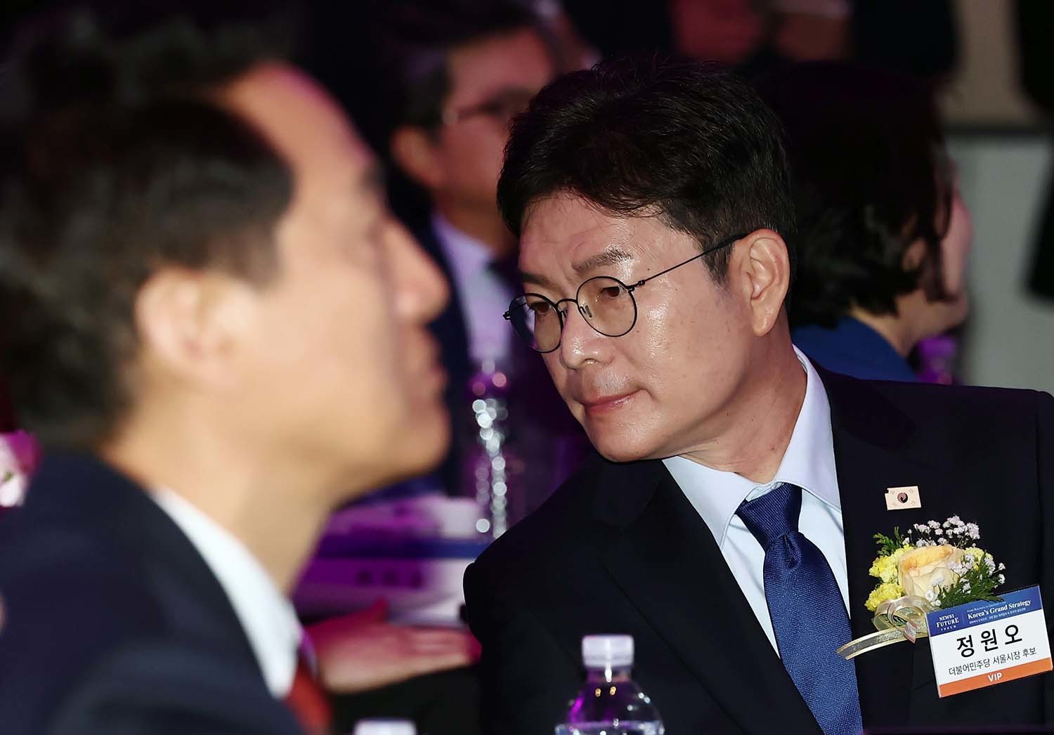 정원오 더불어민주당 서울시장 후보가 7일 서울 여의도 페어몬트 앰배서더 호텔에서 열린 뉴스1 미래포럼에 자리하고 있다. 왼쪽은 오세훈 국민의힘 서울시장 후보. / 뉴스1