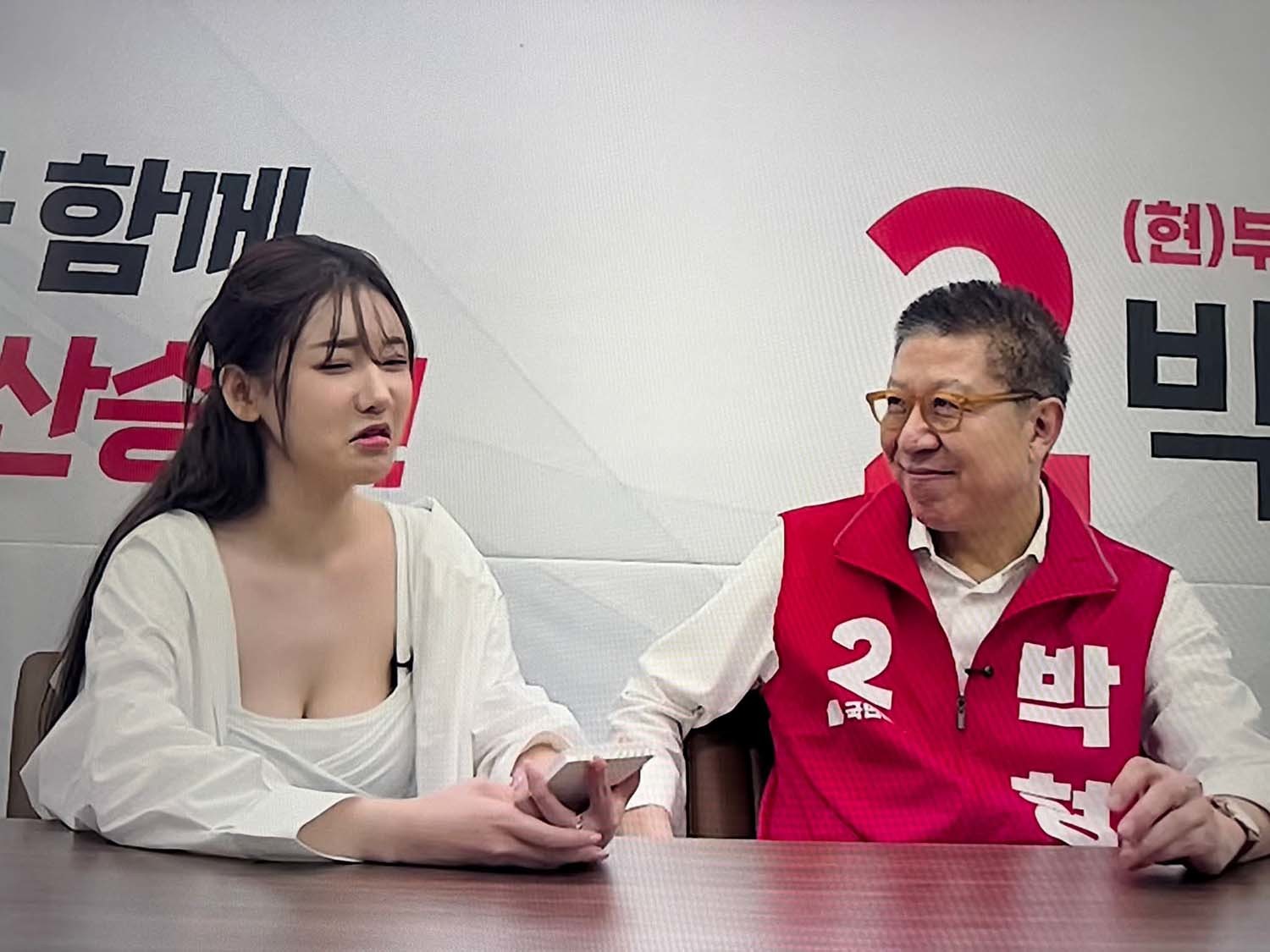 박형준, 감동란 유튜브 채널 출연 논란