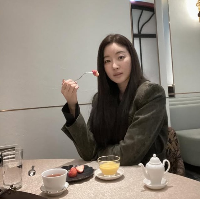 배우 김사랑 인스타그램