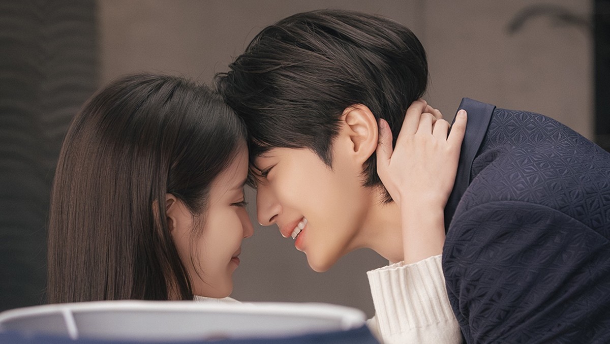 '21세기 대군부인' 주연 배우 아이유와 변우석 / MBC
