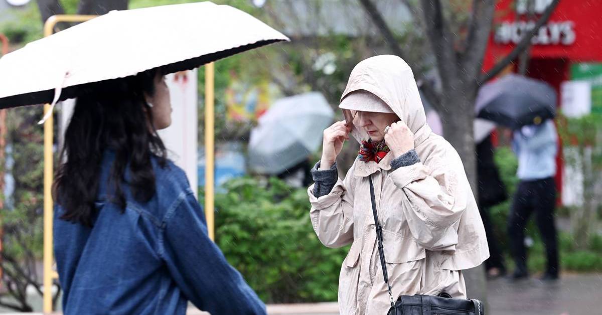 월요일도 34도 ‘땡볕 더위’…전국 비 오면 기온 뚝, 더위 꺾이는 ‘이때’