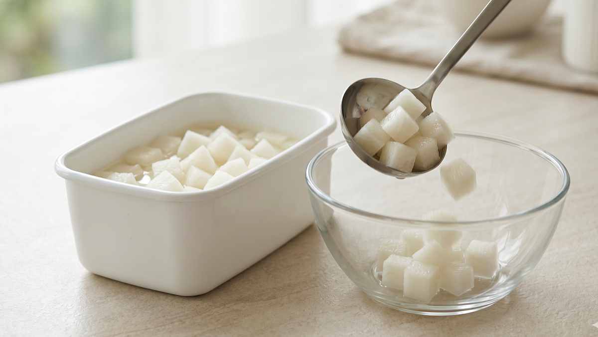 남은 '치킨무', 버리지 말고 일단 옮겨 담아 보세요…활용법이 이렇게 많은데 왜 이제 알았죠