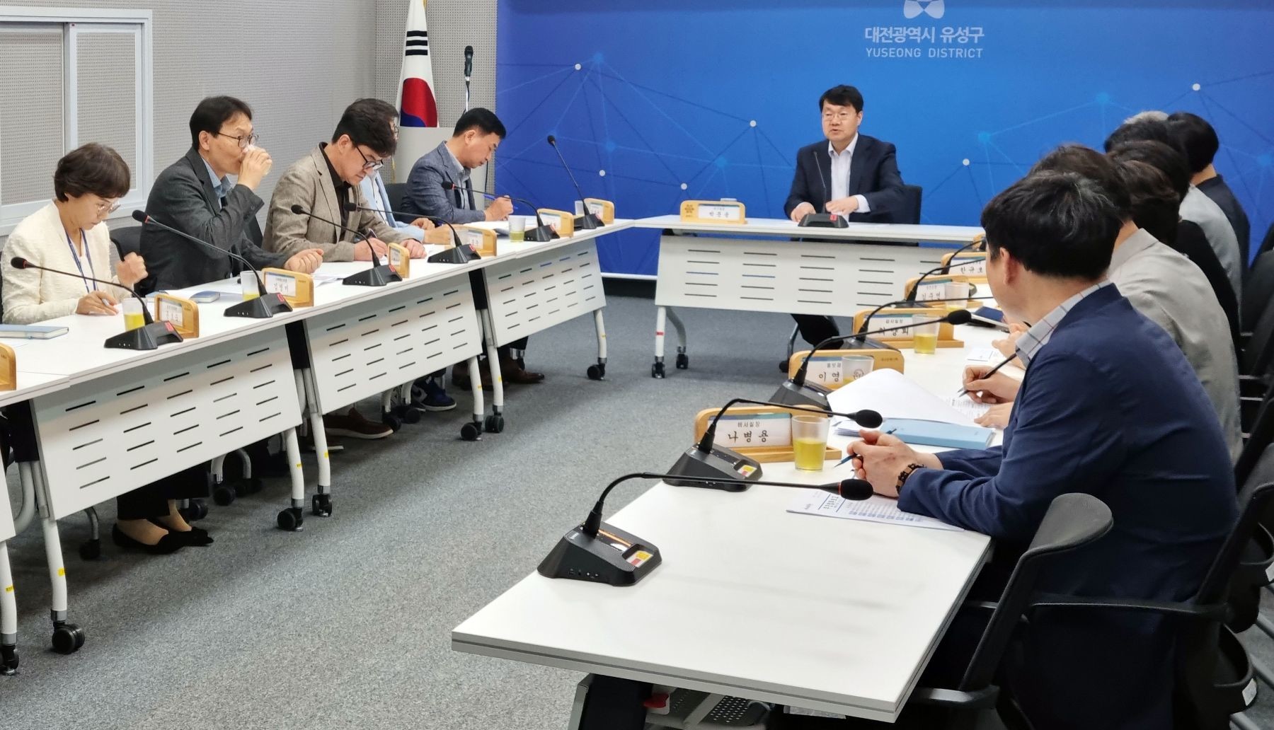 18일 박문용 유성구청장 권한대행이 주간부회의를 열고 고유가 피해지원금 2차 지급에 대한 철저한 지급 관리를 주문하고 있다. / 사진=대전 유성구