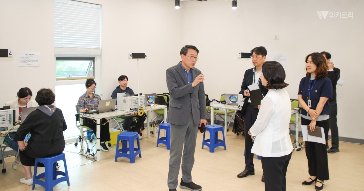 별내행정복지센터를 찾아 직원들을 격려하는 김상수 권한대행