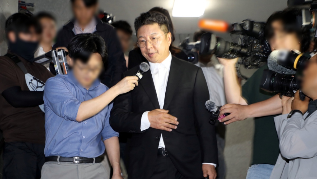 '탱크데이 논란' 스타벅스, 광주 사과 방문했지만…5월 단체 '전면 거부'