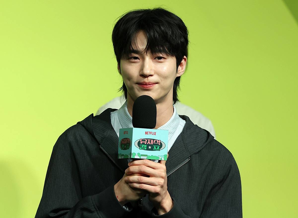 배우 변우석이 19일 오전 서울 종로구 JW 동대문 메리어트 호텔에서 열린 넷플릭스 새 예능프로그램 ‘유재석 캠프’ 제작발표회에 참석해 드라마 '21세기 대군부인' 논란에 관해 사과하고 있다 / 뉴스1