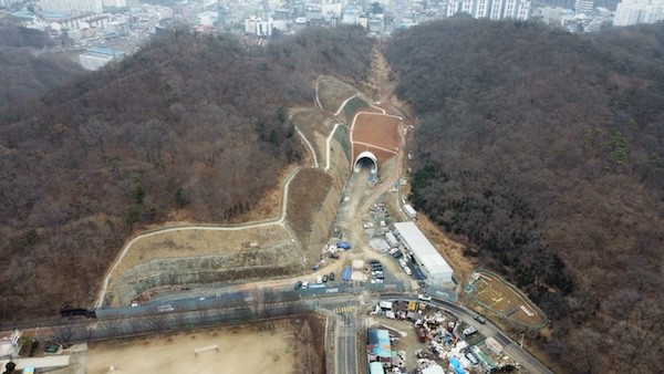 4토지~리츠프라자호텔 도로개설 및 확장공사1(산북중방면) / 군산시