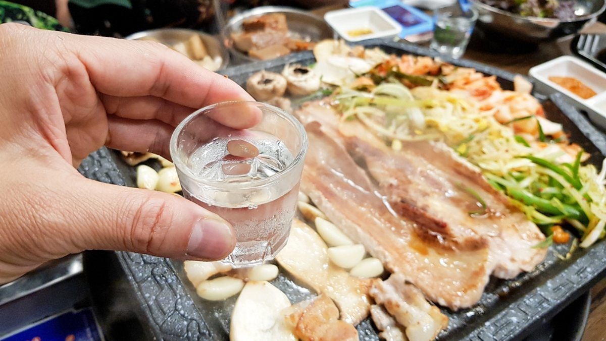 서울·부산 아니었네…전국에서 고기와 소주 가장 많이 즐기는 도시 1위는 바로 '이곳' 