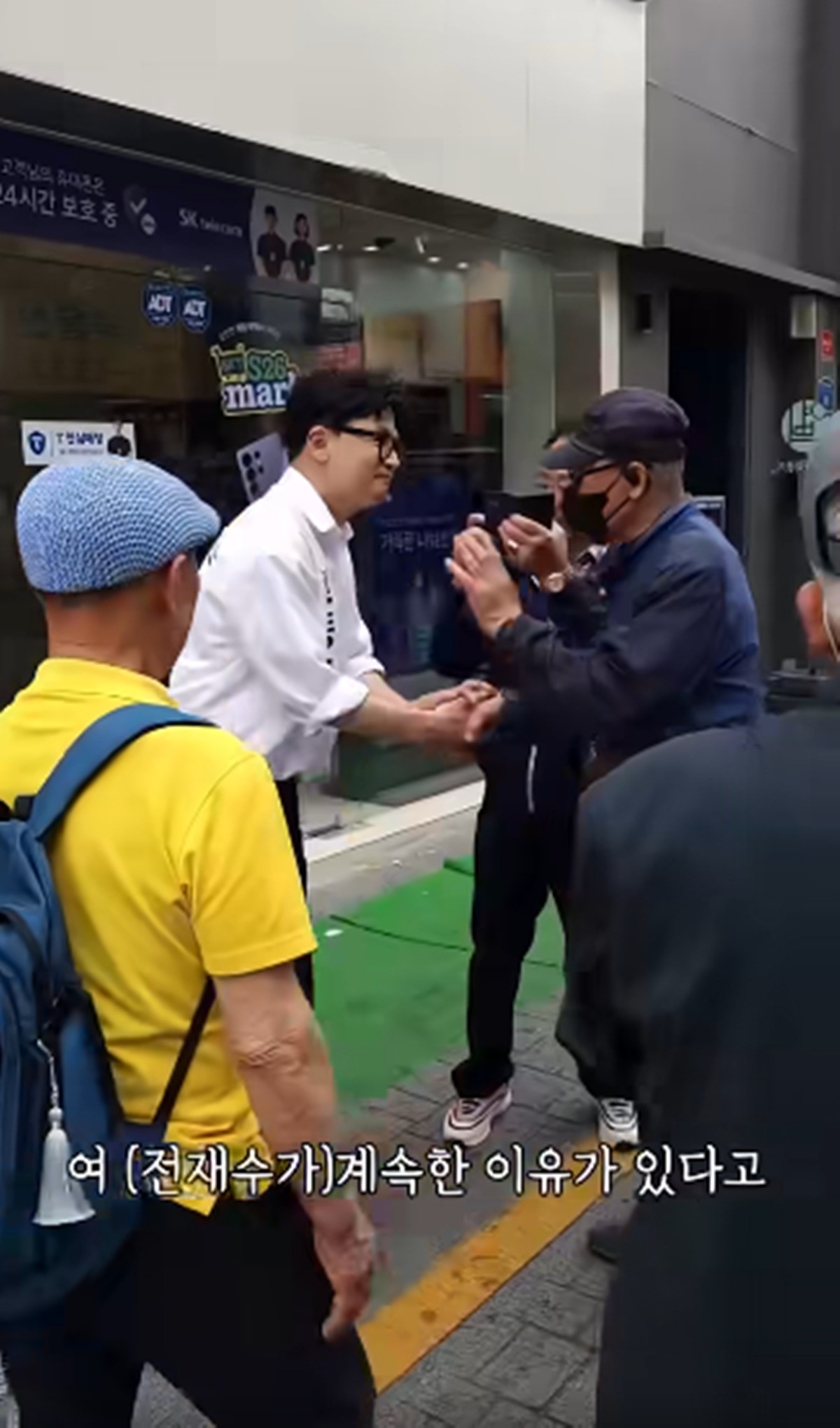 이하 어르신에게 '전재수 3선 비법' 전수받는 한동훈 후보. / 한동훈 페이스북