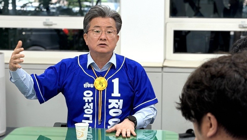이달 18일 대전시의회 기자실에서 핵심 공약을 설명하고 있는 정용래 후보